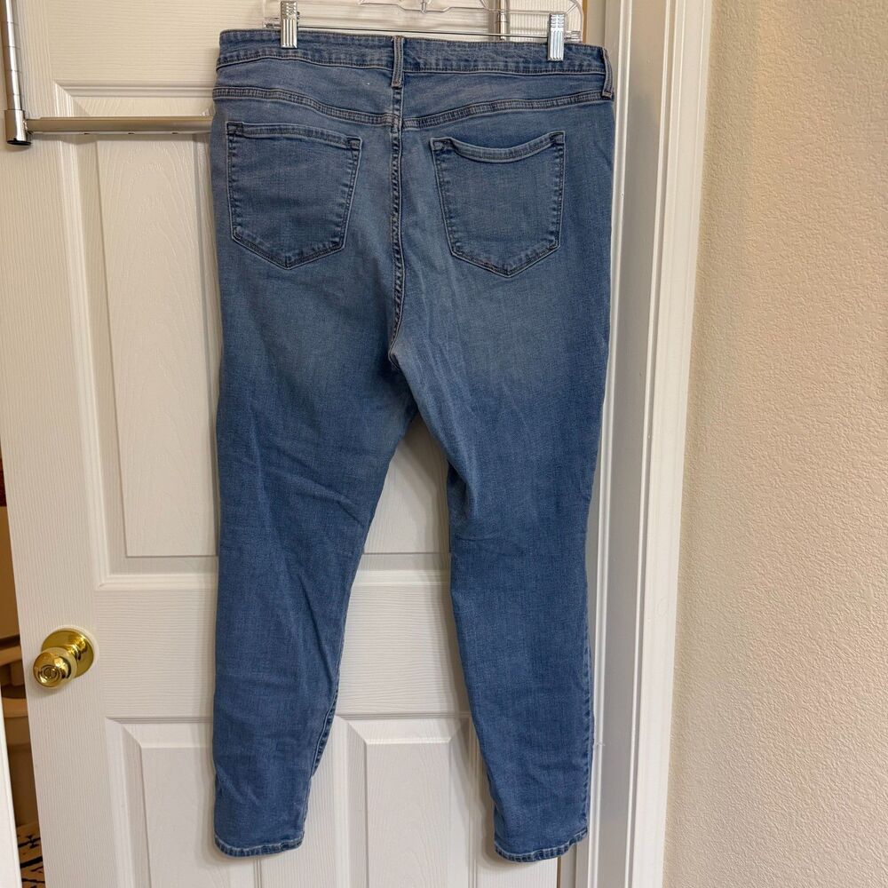 Old Navy Rockstar Mid-Rise Distressed Skinny Jeans Size 16 Regular - Picture 2 of 5